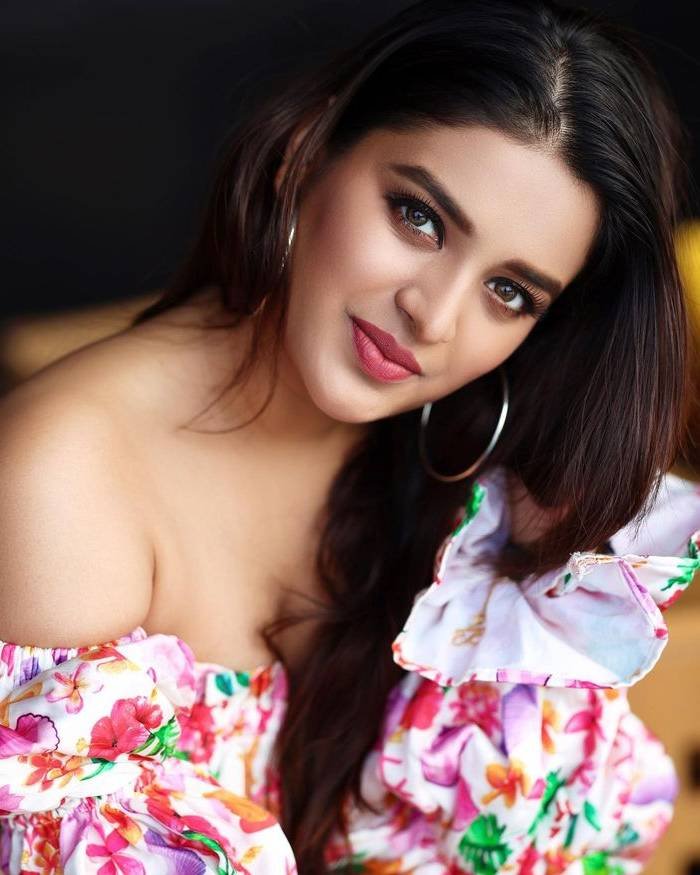 nidhhi agerwal_teluguvox 1